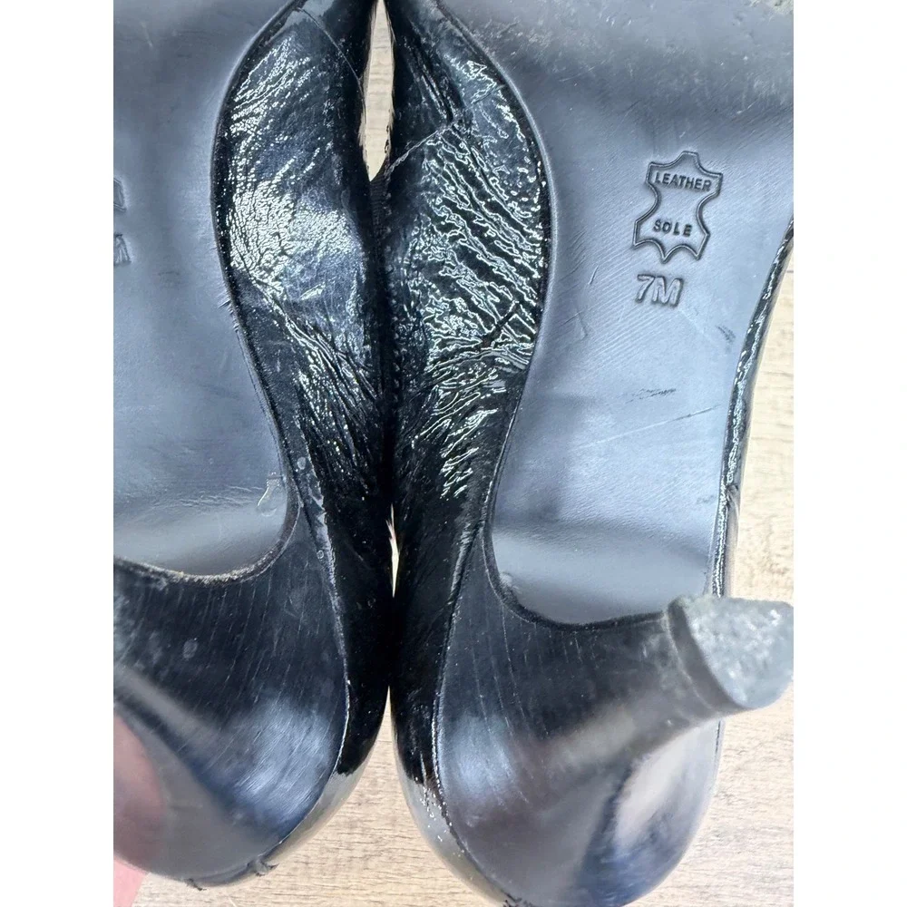 Tory Burch Sally Black Crinkled Patent Leather Reva Logo Pumps Heels 7M